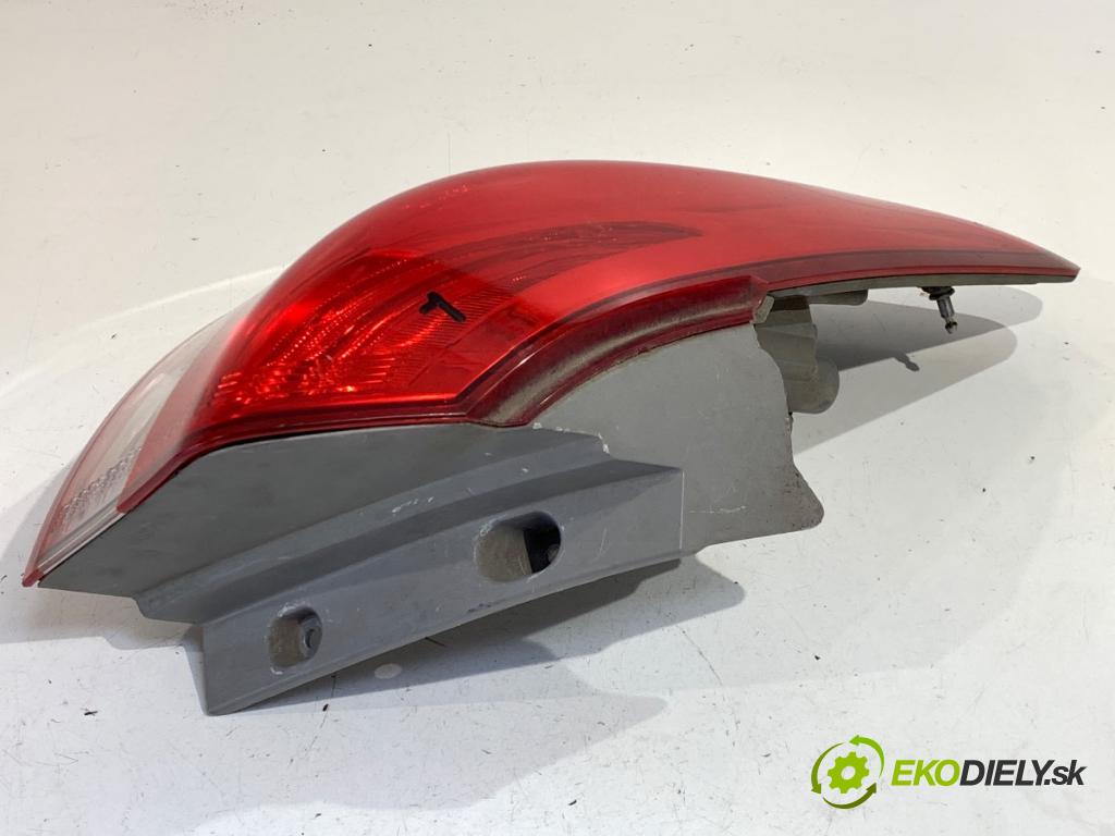 HYUNDAI ix20 liftback 2011 92 kW 1.6 1591 světlo levý zadní část 92401-1K0