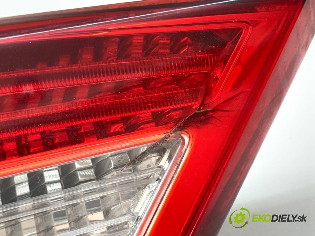 HYUNDAI ix20 liftback 2011 92 kW 1.6 1591 světlo levý zadní část vnitřní 92403-1K0