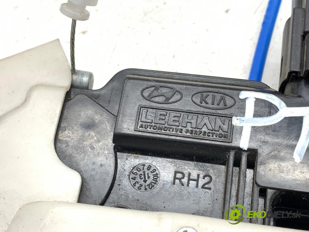 KIA RIO III sedan 2013 63 kW 1.25 CVVT 1248 zámok Dvere pravy zad