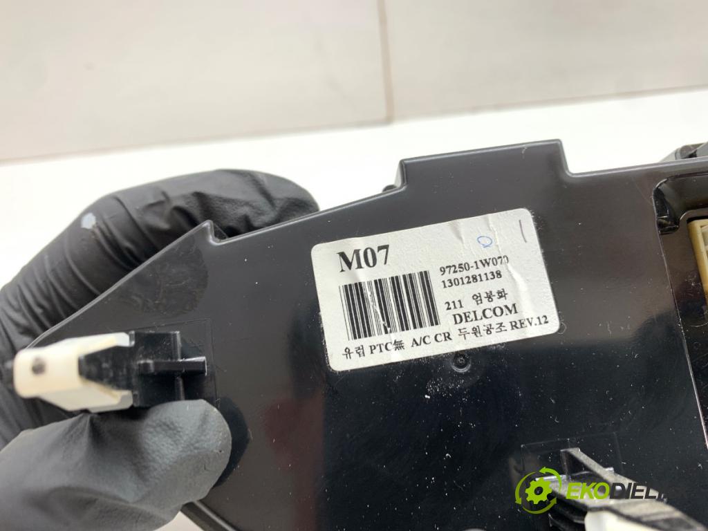 KIA RIO III sedan 2013 63 kW 1.25 CVVT 1248 Panel ovládania kúrenia 97250-1W070 (Prepínacie páčky pod volantom)