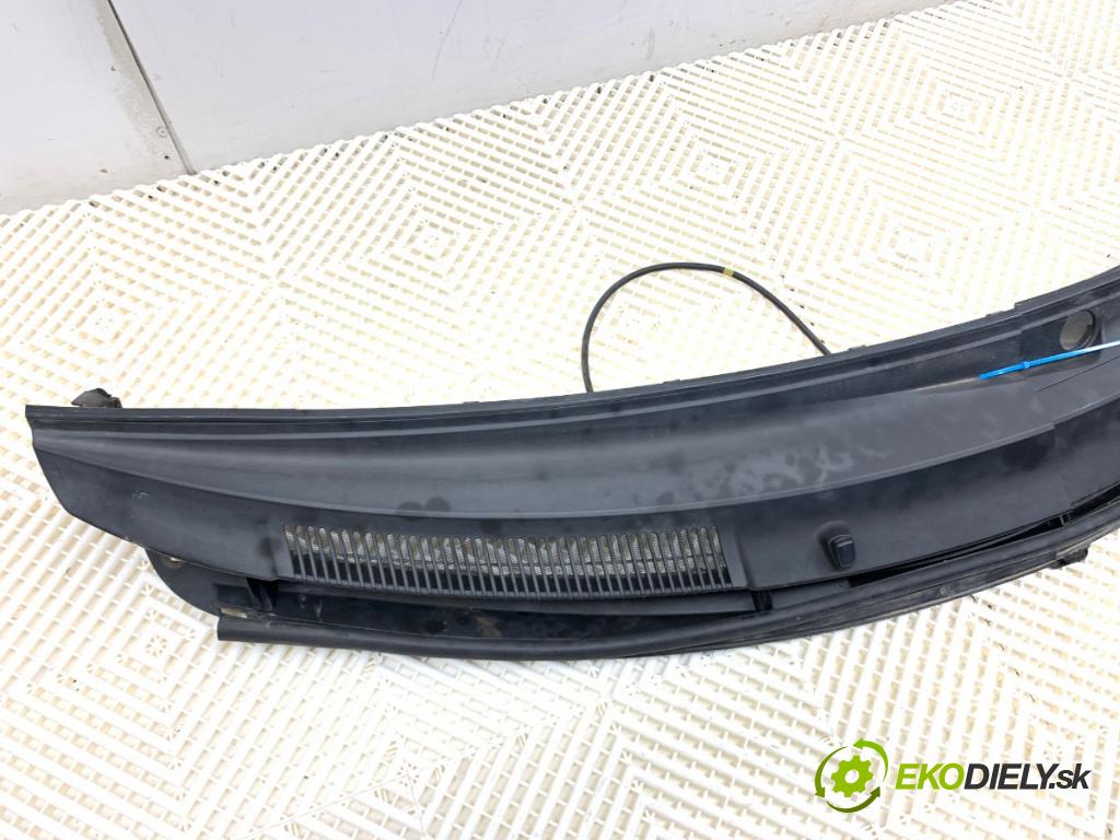 TOYOTA YARIS II liftback 2007 98 kW 1.8 VVTi (ZSP90_) 1798 Torpédo, plast pod čelné okno 55708-52050 (Torpédo (plast pod čelným sklom))