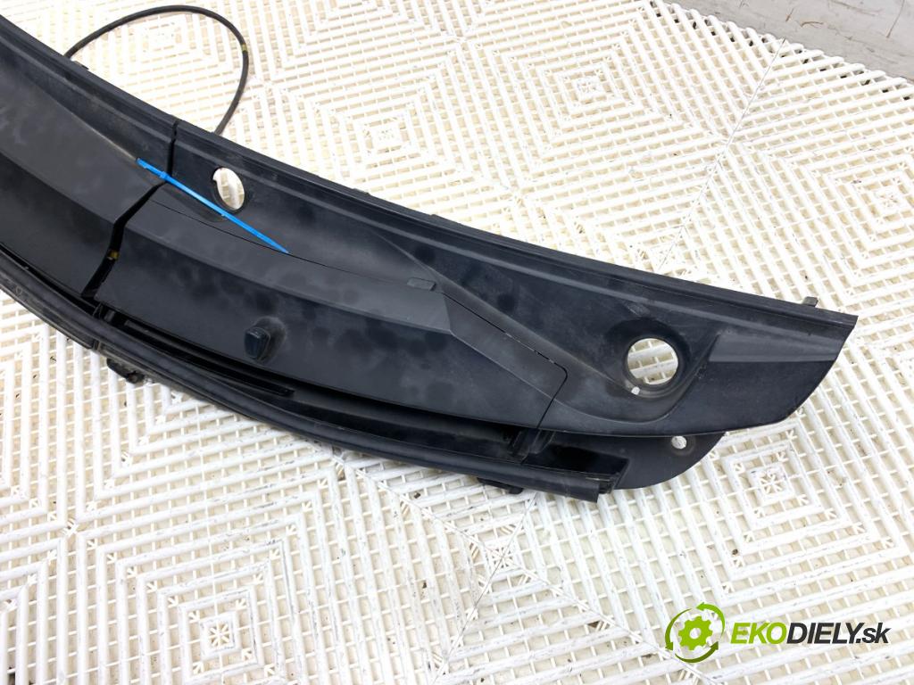 TOYOTA YARIS II liftback 2007 98 kW 1.8 VVTi (ZSP90_) 1798 Torpédo, plast pod čelné okno 55708-52050 (Torpédo (plast pod čelným sklom))