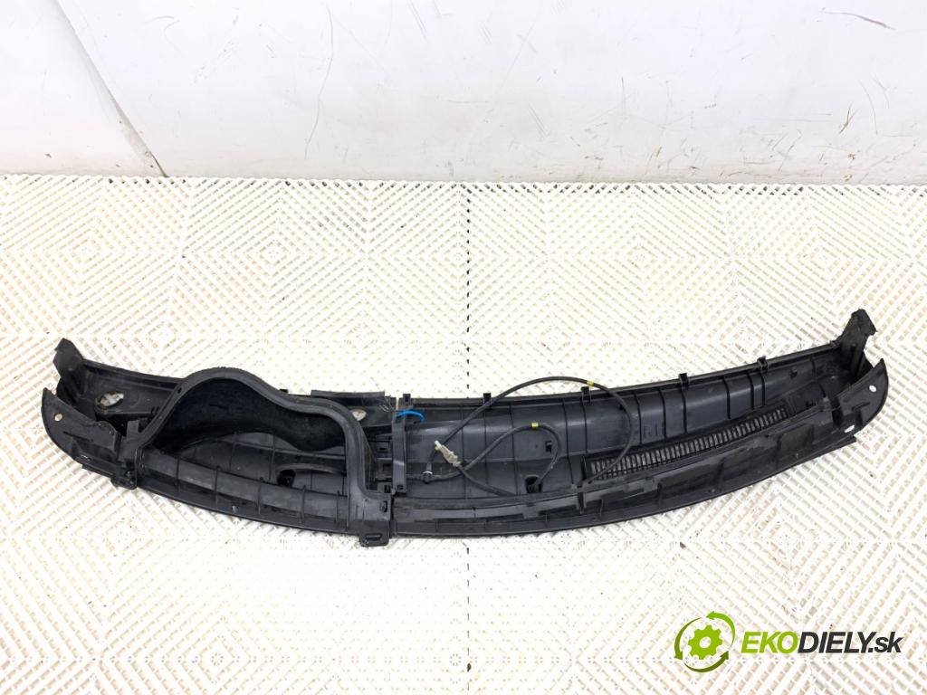 TOYOTA YARIS II liftback 2007 98 kW 1.8 VVTi (ZSP90_) 1798 Torpédo, plast pod čelné okno 55708-52050 (Torpédo (plast pod čelným sklom))