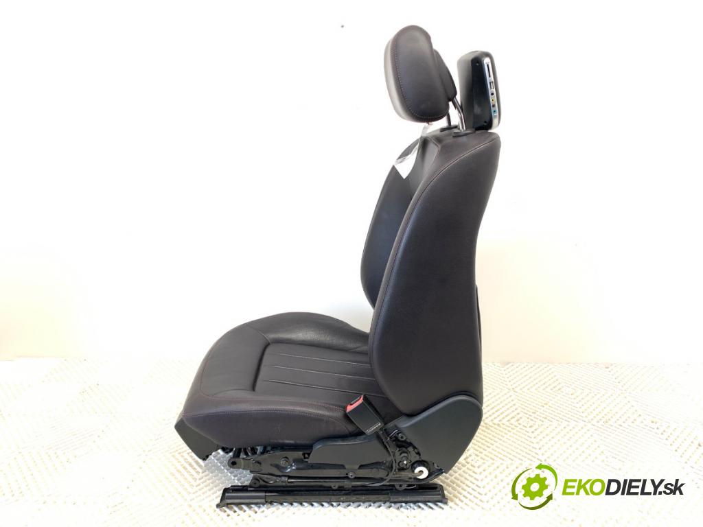 MERCEDES-BENZ W218 Kombi 2013 195 kW CLS 350 CDI / d 4-matic (218.993) 2987 sedadlo pravý přední část