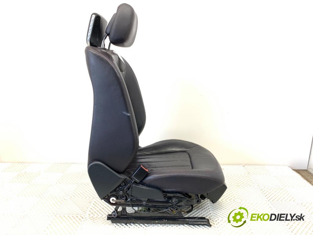 MERCEDES-BENZ W218 Kombi 2013 195 kW CLS 350 CDI / d 4-matic (218.993) 2987 sedadlo levý přední část