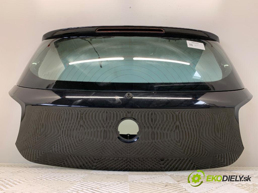BMW F21 liftback 2014 75 kW 114 i 1598 kapota zad