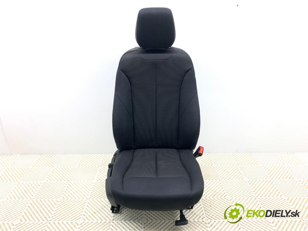 BMW F21 liftback 2014 75 kW 114 i 1598 sedadlo pravý přední část 
