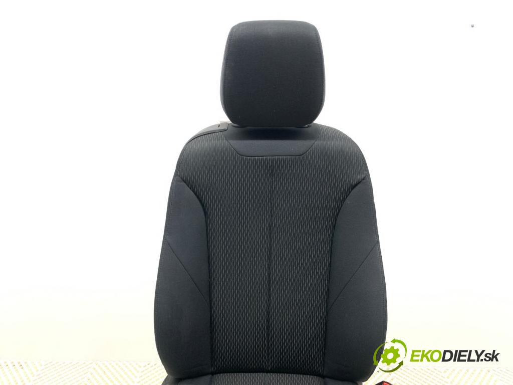 BMW F21 liftback 2014 75 kW 114 i 1598 sedadlo pravý přední část