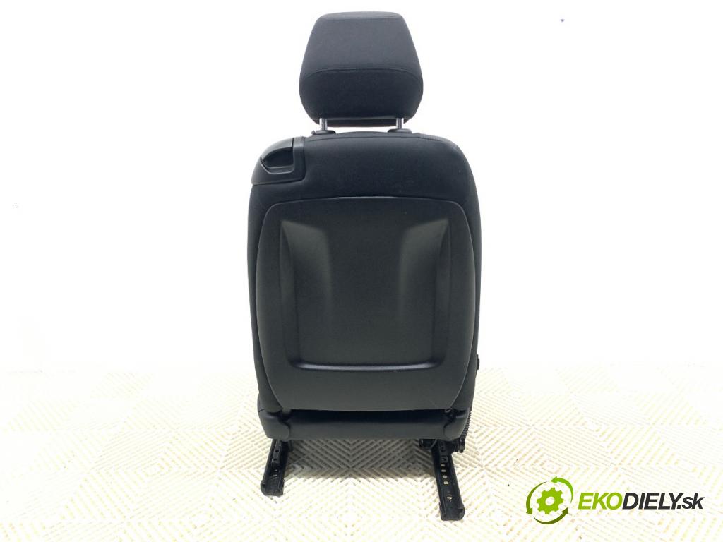 BMW F21 liftback 2014 75 kW 114 i 1598 sedadlo levý přední část