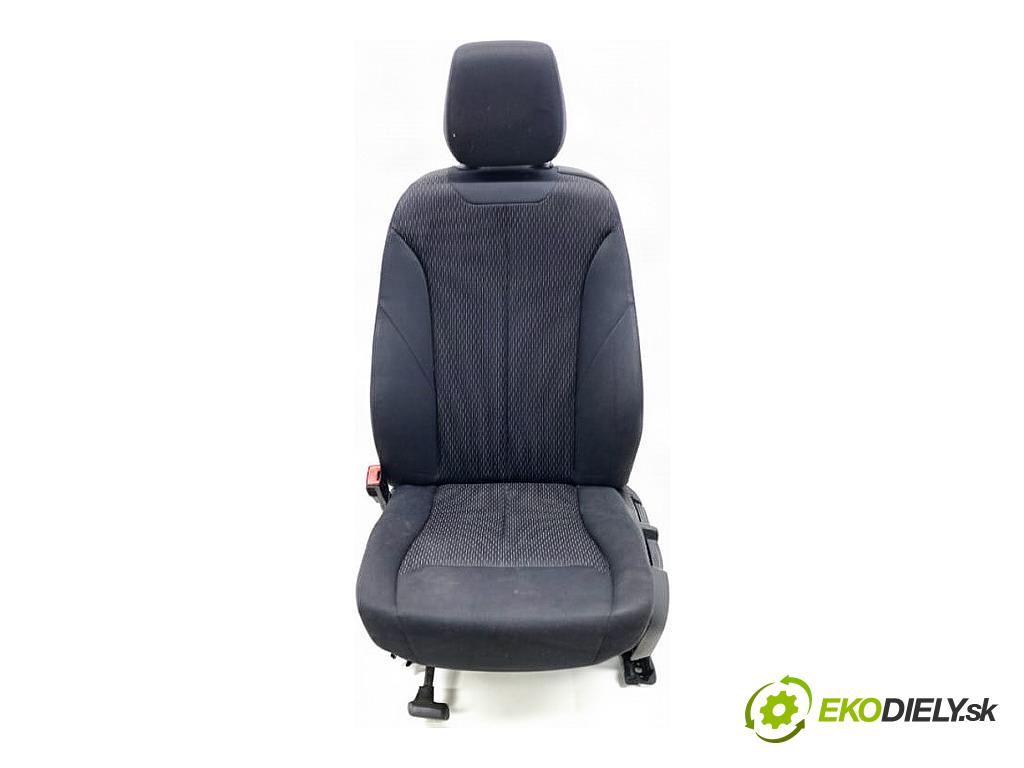 BMW F21 liftback 2014 75 kW 114 i 1598 sedadlo levý přední část