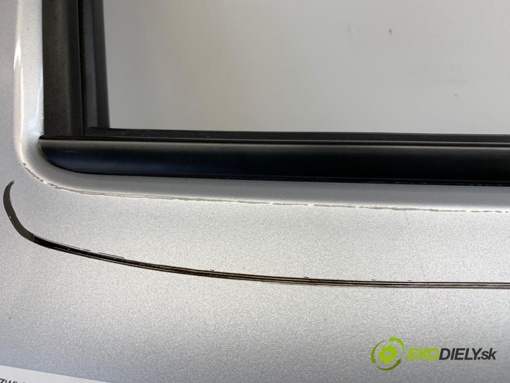 MITSUBISHI MIRAGE / SPACE STAR liftback 2014 52 kW 1.0 (A05A) 999 dveře pravý zadní část