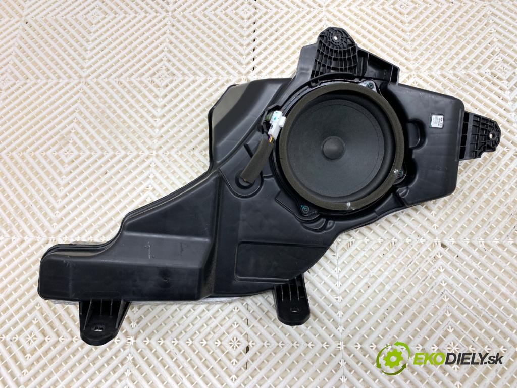 KIA SPORTAGE IV SUV 2017 130 kW 1.6 T-GDI 1591 subwoofer 96380-D9000 (Audio zařízení)
