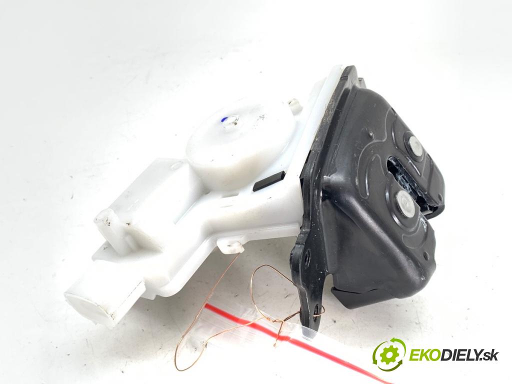 TOYOTA YARIS IV SUV 2024 68 kW 1.5 Hybrid (MXPJ10) 1490 zámok dverí zad