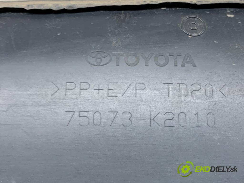 TOYOTA YARIS IV SUV 2024 68 kW 1.5 Hybrid (MXPJ10) 1490 Lišta Dvere pravy predný 75073-K2010