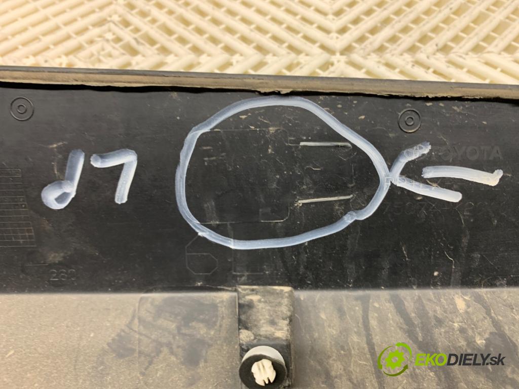TOYOTA YARIS IV SUV 2024 68 kW 1.5 Hybrid (MXPJ10) 1490 Lišta Dvere ľavy predný 75074-K2010