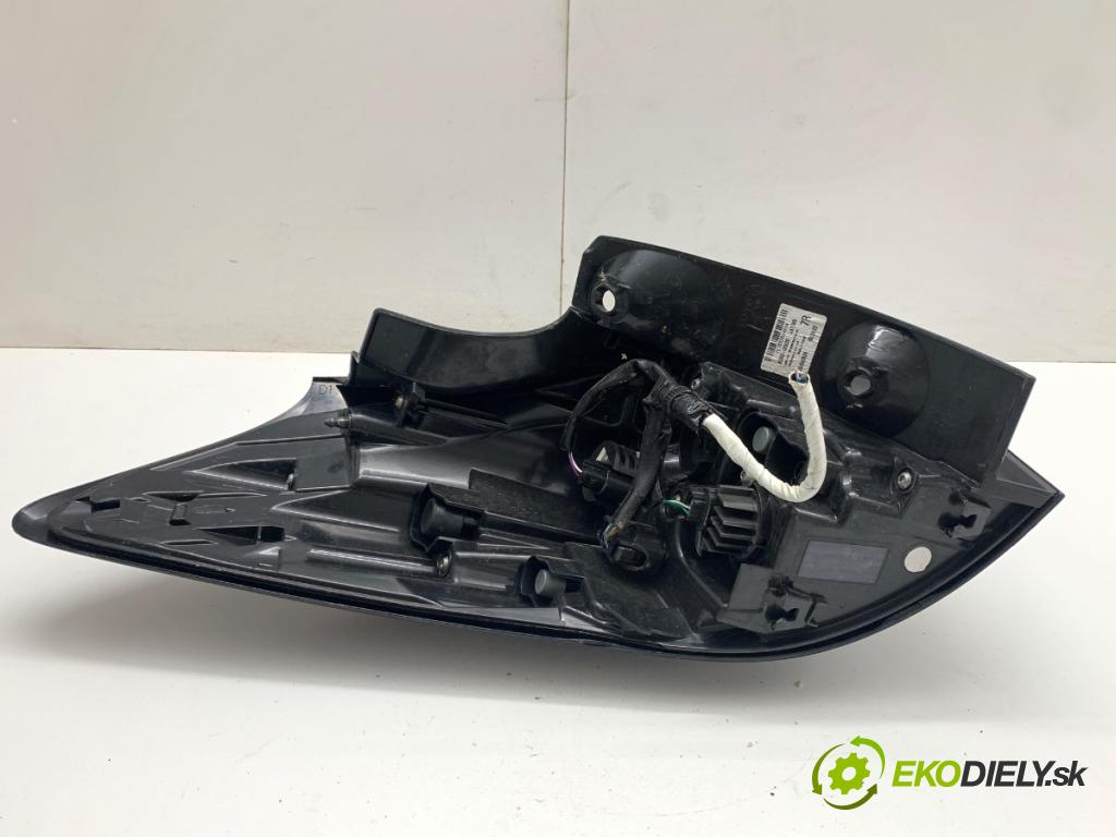 TOYOTA YARIS IV SUV 2024 68 kW 1.5 Hybrid (MXPJ10) 1490 Svetlo pravy zad 81550-0DE20