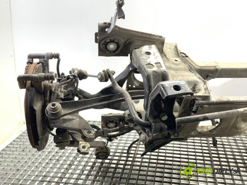 DS DS 7 SUV 2022 133 kW PureTech 180 (J45GFU) 1598 Výstuha zad 9843265080