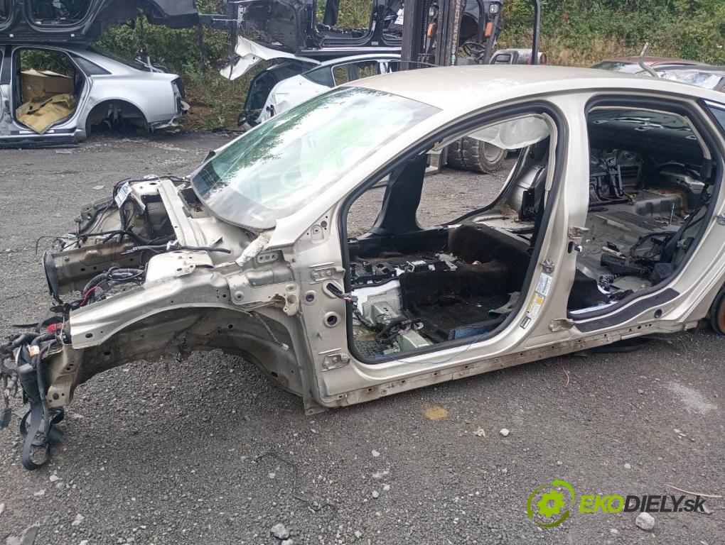 FORD MONDEO MK5 sedan 2018 138 kW 2.0 Hybrid 1999 KAROSERIA ČTVRŤÁK blatník práh střecha PODŁUŻNICA