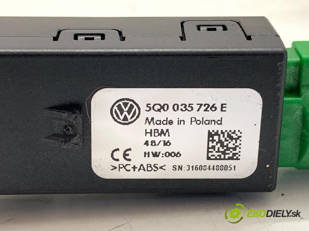 SKODA OCTAVIA III Kombi 2017 81 kW 1.6 TDI 1598 HNÍZDO: USB 5Q0035726E