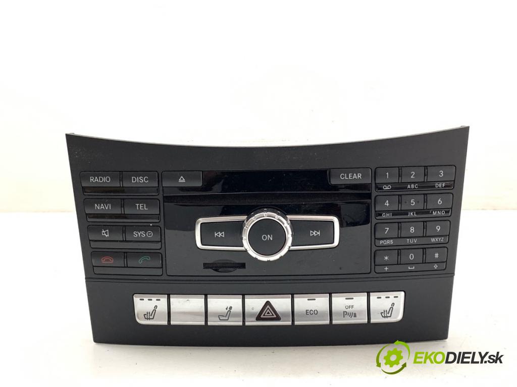 MERCEDES-BENZ W218 Kombi 2013 195 kW CLS 350 CDI / d 4-matic (218.993) 2987 RADIO A2129005518 (Audio zariadenie)