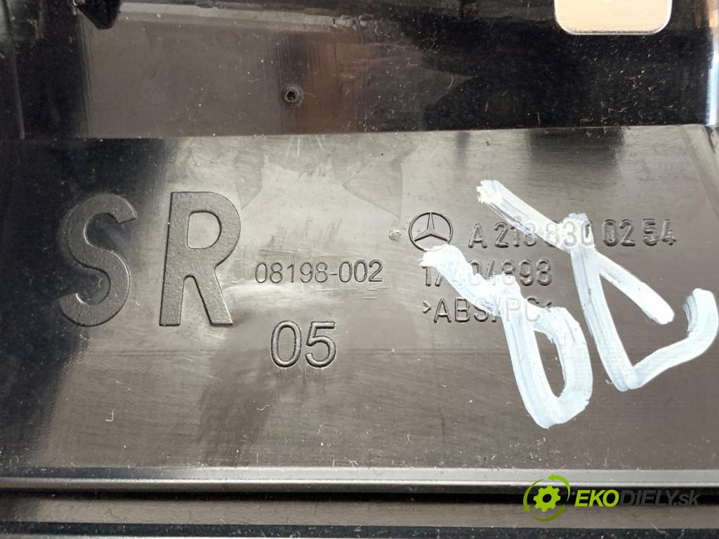 MERCEDES-BENZ W218 Kombi 2013 195 kW CLS 350 CDI / d 4-matic (218.993) 2987 Mriežky kúrenia pravy predný A2188301054