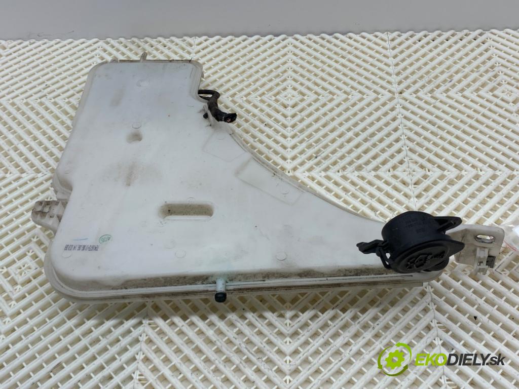 BMW F21 liftback 2014 75 kW 114 i 1598 nádržka ostřikovačů 7241673