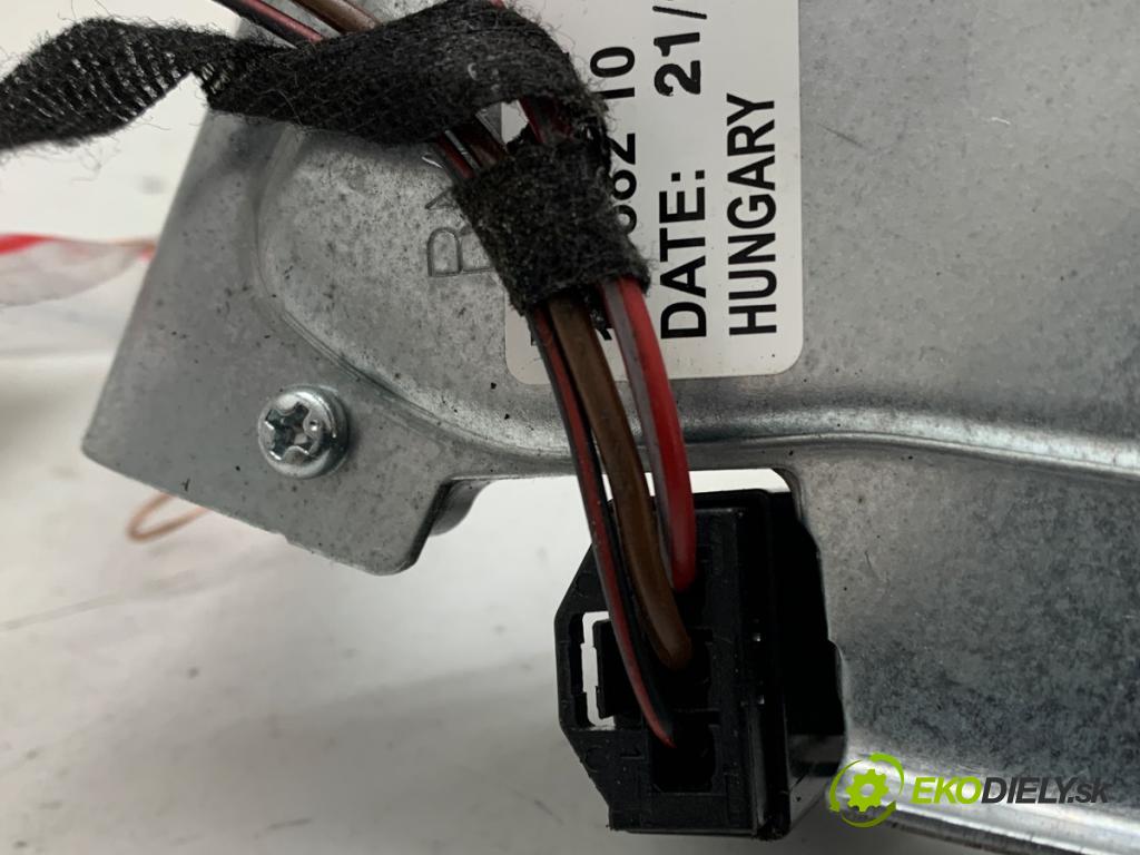 BMW F21 liftback 2014 75 kW 114 i 1598 motor stěračů zadní část 7258532