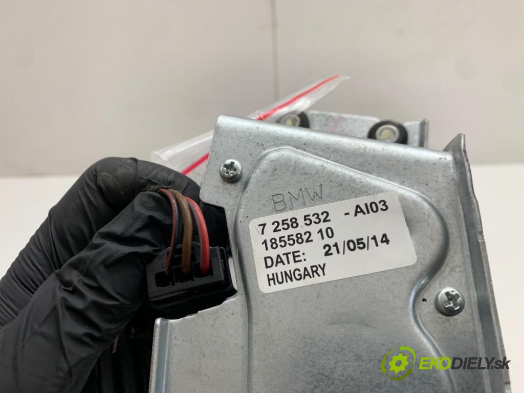 BMW F21 liftback 2014 75 kW 114 i 1598 motor stěračů zadní část 7258532