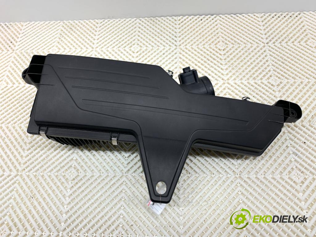 BMW F21 liftback 2014 75 kW 114 i 1598 Obal filtra vzduchu 70516653 (Obal vzduchového filtra)