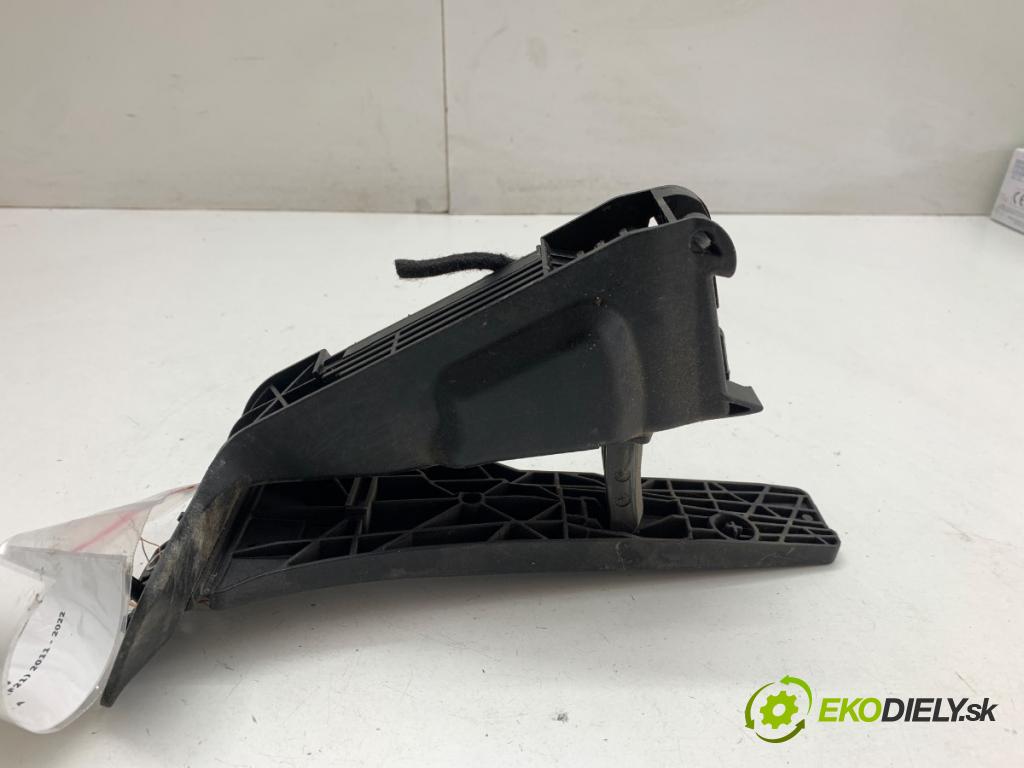 BMW F21 liftback 2014 75 kW 114 i 1598 potenciometr plynového pedálu 6853176 (Potenciometr plynového pedálu)
