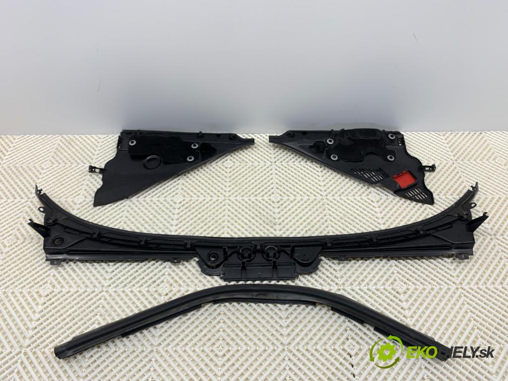 BMW F21 liftback 2014 75 kW 114 i 1598 Torpédo, plast pod čelné okno 7240672 (Torpédo (plast pod čelným sklom))