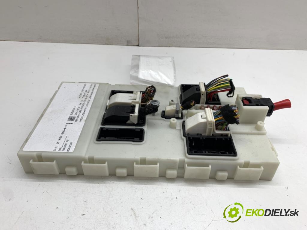 BMW F21 liftback 2014 75 kW 114 i 1598 modul komfortu 9352864 (Komfortní modul)