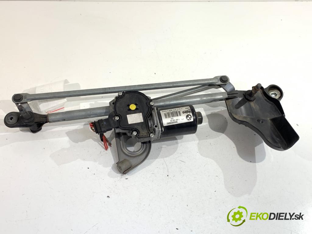 BMW F21 liftback 2014 75 kW 114 i 1598 mechanismus stěračů přední část 7267503 (Motorek stěračů přední)