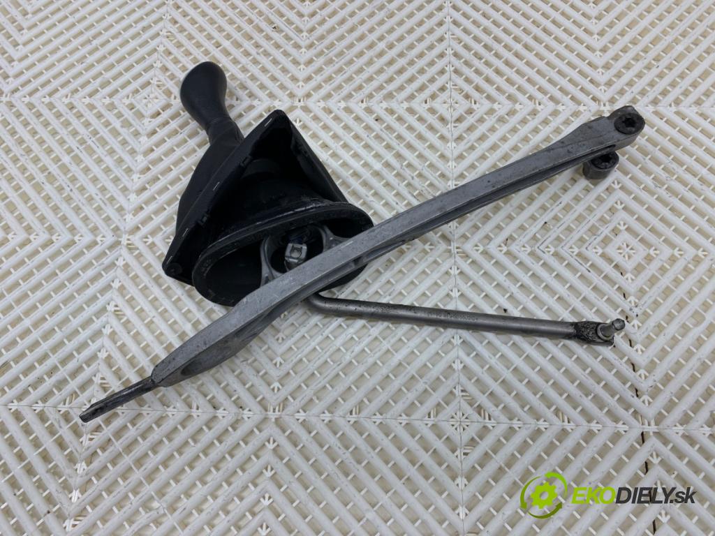 BMW F21 liftback 2014 75 kW 114 i 1598 Kulisa 7596023 (Rýchlostná páka (kulisa))