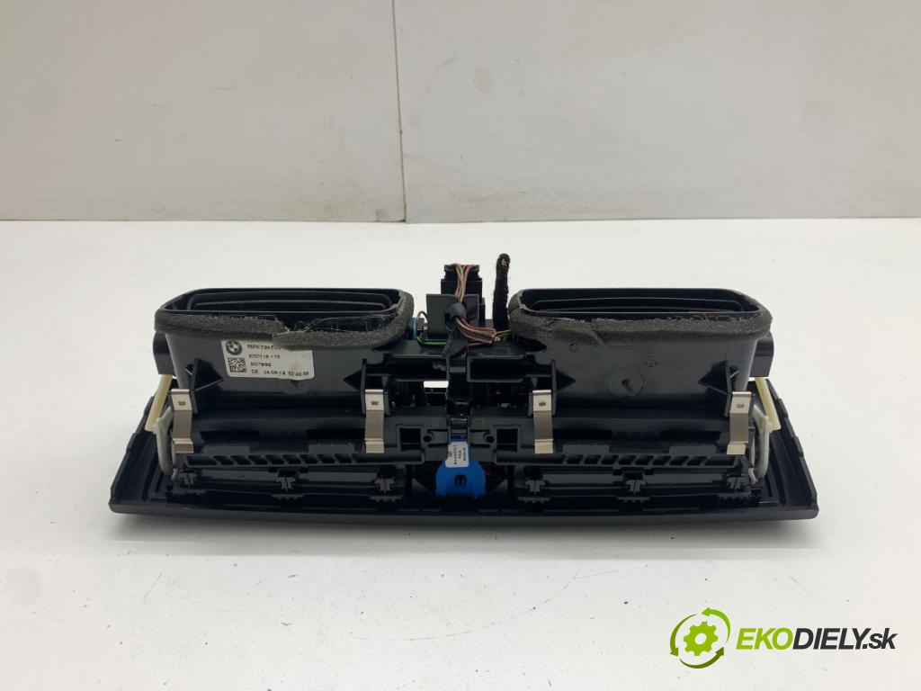 BMW F21 liftback 2014 75 kW 114 i 1598 Mriežky kúrenia predný 9207116