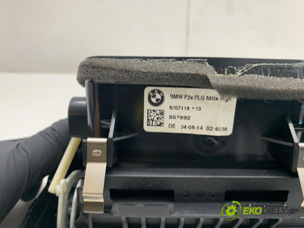 BMW F21 liftback 2014 75 kW 114 i 1598 Mriežky kúrenia predný 9207116