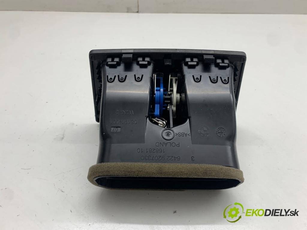 BMW F21 liftback 2014 75 kW 114 i 1598 mří topení zadní část 9207330
