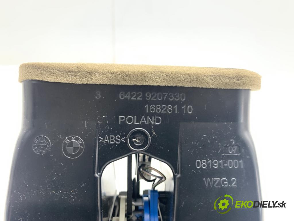 BMW F21 liftback 2014 75 kW 114 i 1598 mří topení zadní část 9207330