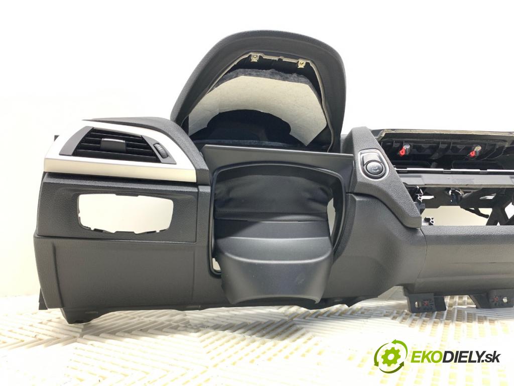 BMW F21 liftback 2014 75 kW 114 i 1598 Palubná doska VANKÚŠ: spolujazdca
