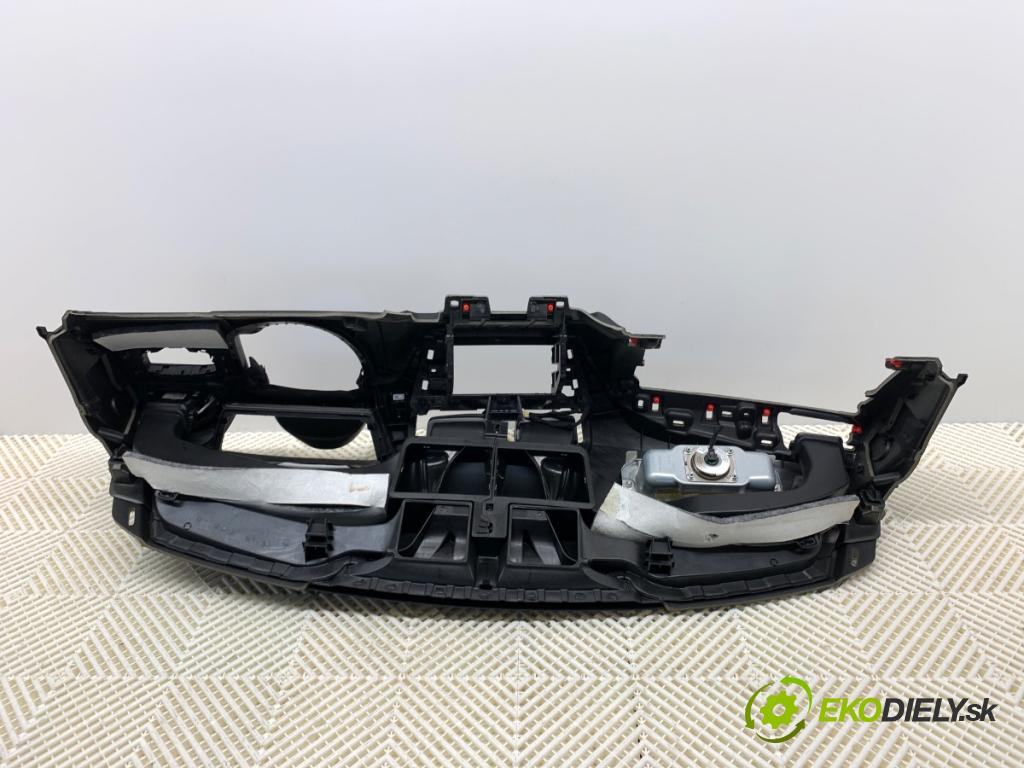 BMW F21 liftback 2014 75 kW 114 i 1598 Palubná doska VANKÚŠ: spolujazdca