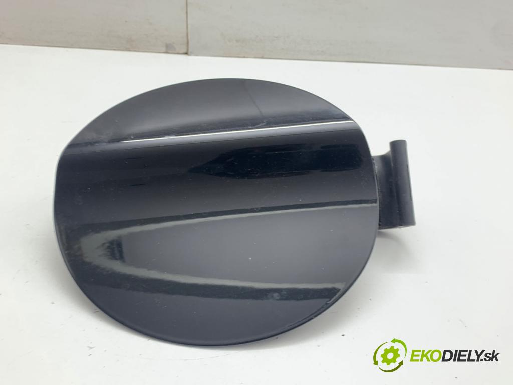 BMW F21 liftback 2014 75 kW 114 i 1598 Dvierka nádrže paliva  (Kľučka dverí ostatné)