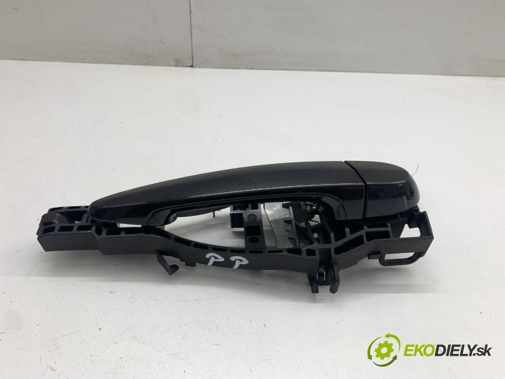 BMW F21 liftback 2014 75 kW 114 i 1598 Kľučka vonkajšia pravy predný