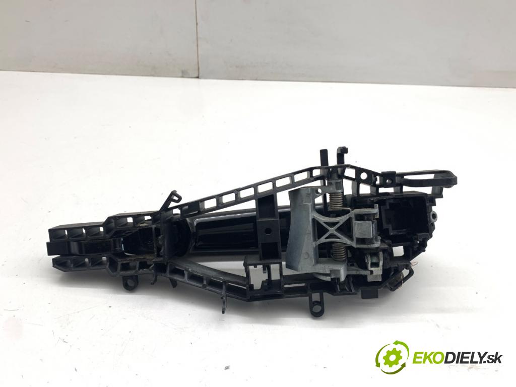 BMW F21 liftback 2014 75 kW 114 i 1598 Kľučka vonkajšia pravy predný