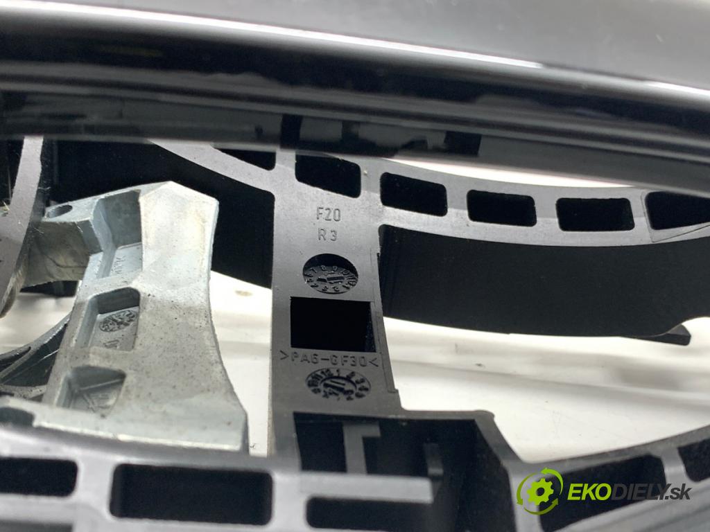 BMW F21 liftback 2014 75 kW 114 i 1598 Kľučka vonkajšia pravy predný