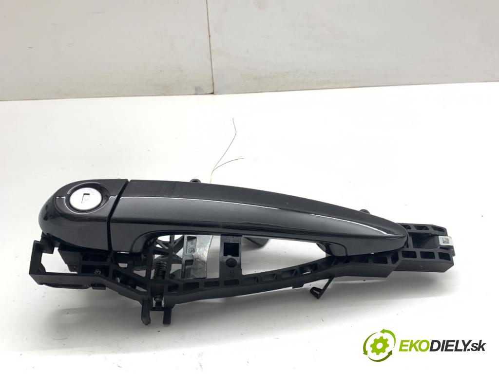 BMW F21 liftback 2014 75 kW 114 i 1598 Kľučka vonkajšia ľavy predný 