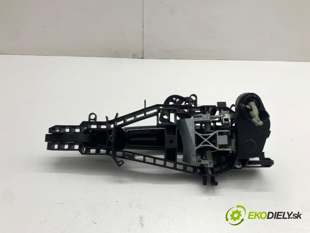 BMW F21 liftback 2014 75 kW 114 i 1598 Kľučka vonkajšia ľavy predný