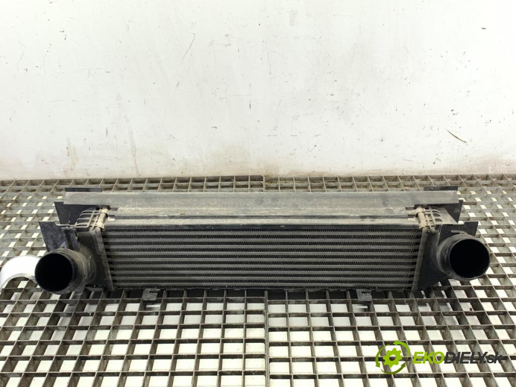 BMW F21 liftback 2014 75 kW 114 i 1598 intercooler 7600530 (Intercooler (chladič nasávaného vzduchu))