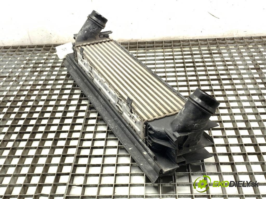 BMW F21 liftback 2014 75 kW 114 i 1598 intercooler 7600530 (Intercooler (chladič nasávaného vzduchu))