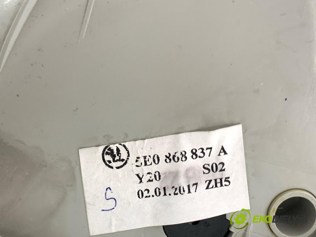 SKODA OCTAVIA III Kombi 2017 81 kW 1.6 TDI 1598 přihrádka kastlík na skla 5E0868837A
