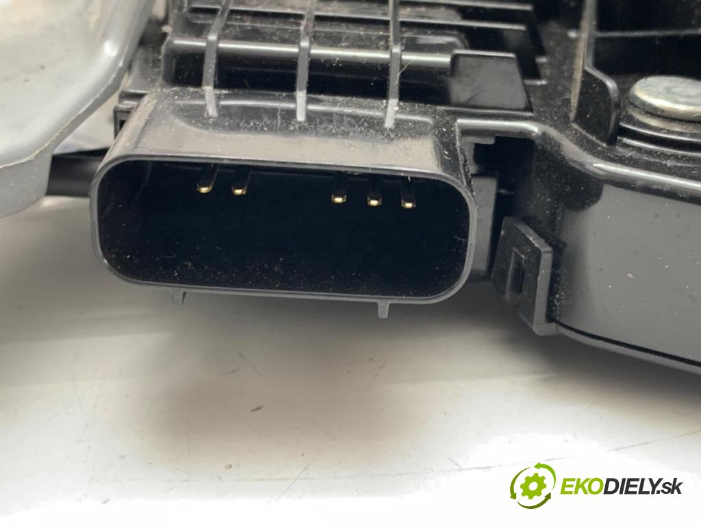 HYUNDAI TUCSON SUV 2020 97 kW 1.6 GDi 1591 zámok Dvere ľavy zad 81410-D7510